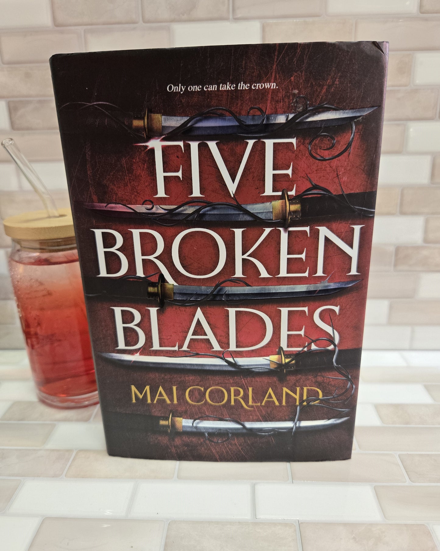 Five Broken Blades (Deluxe Limited Edition) (The Broken Blades #1)