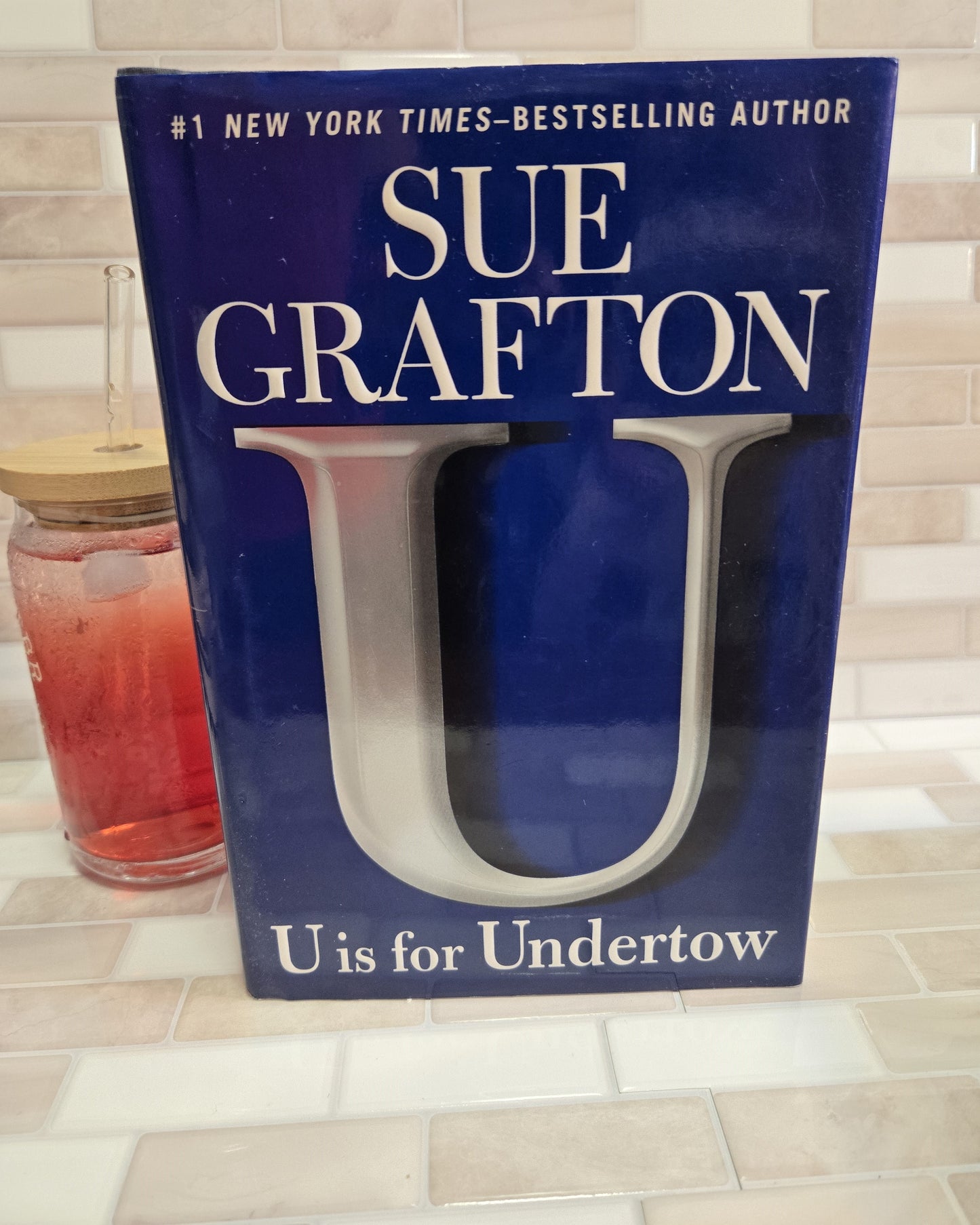 U is for Undertow (A Kinsey Millhone Novel)