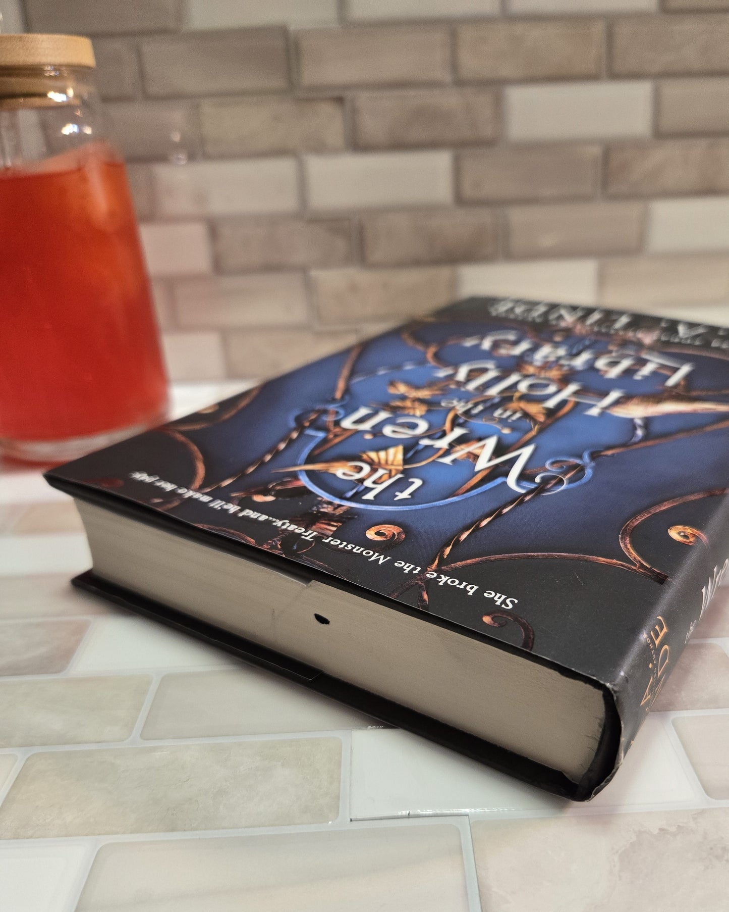 The Wren in the Holly Library (Oak & Holly Cycle #1)