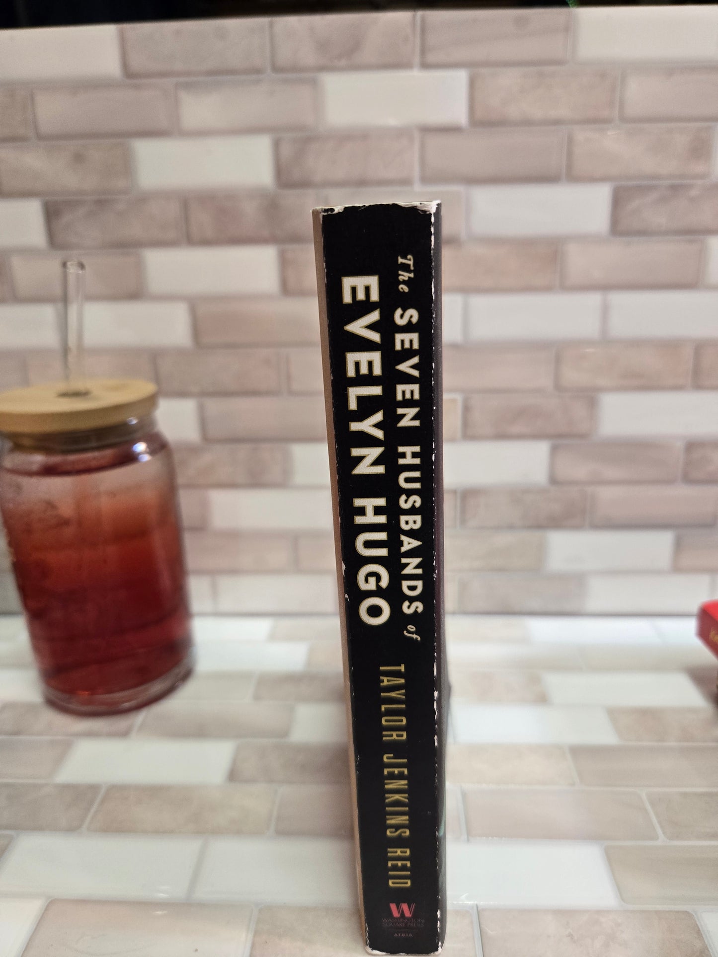 The Seven Husbands of Evelyn Hugo: A Novel