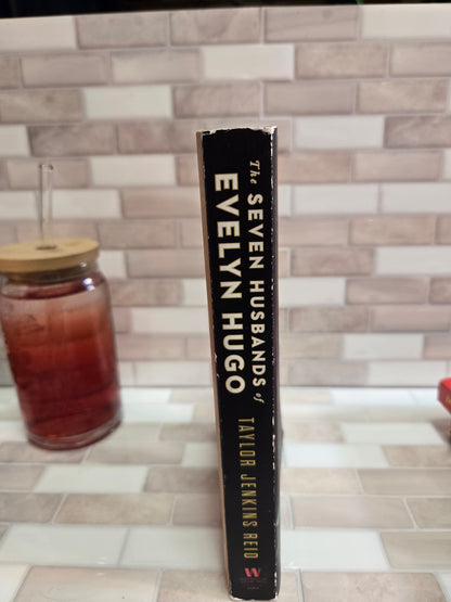 The Seven Husbands of Evelyn Hugo: A Novel