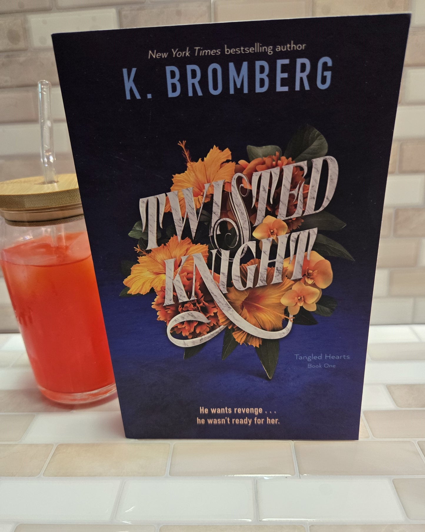 Twisted Knight (Tangled Hearts #1)
